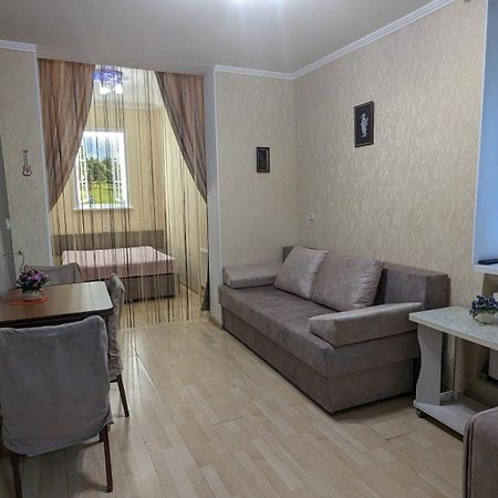 Таунхаус Біля Жд Вокзала Vinnytsia Exterior photo